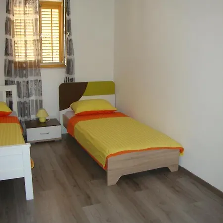4496-1 * Cres
