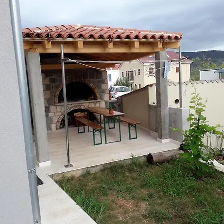 Διαμέρισμα 4496-1 *