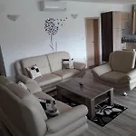 4496-1 شقة